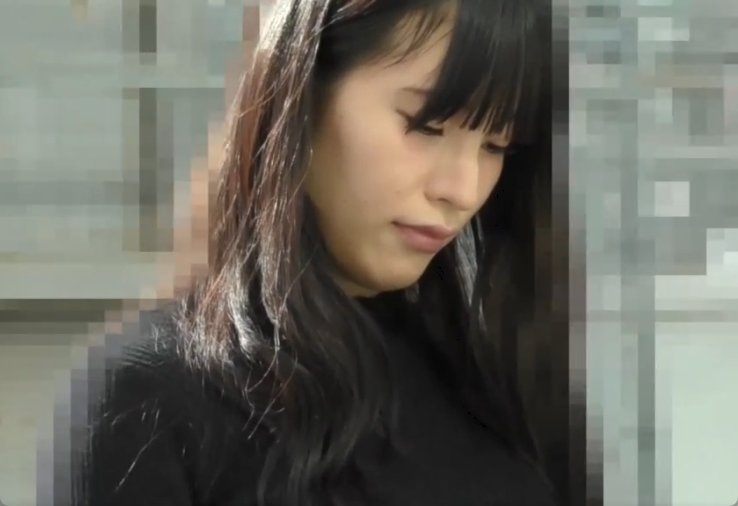 ライブハウスで過激痴漢!小陰唇をぱっくり開かれちゃってるw