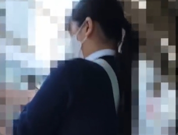 大人しそうなポニテJKが電車内で散々な目に!これはひどい痴漢動画w