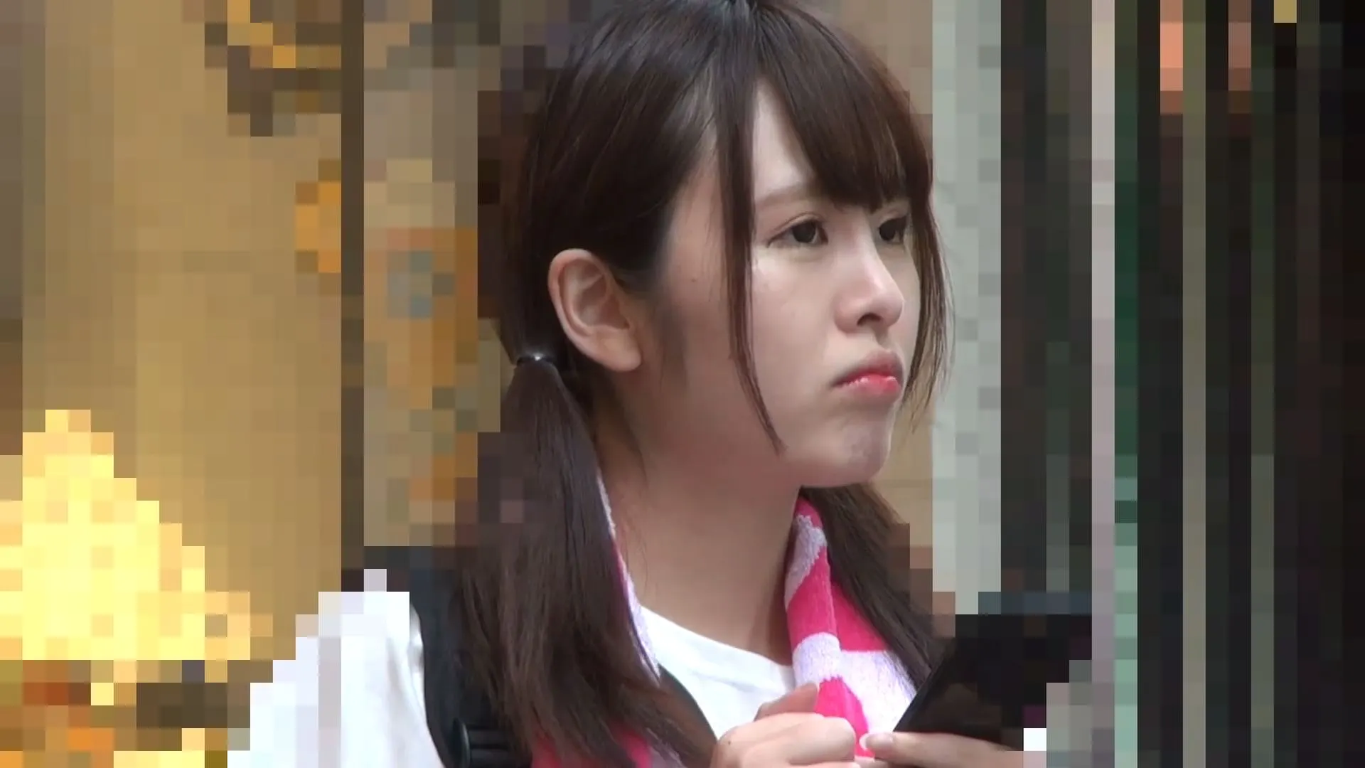 調子こいたツインテールJKが集団痴漢されて中出しの刑に処されるw