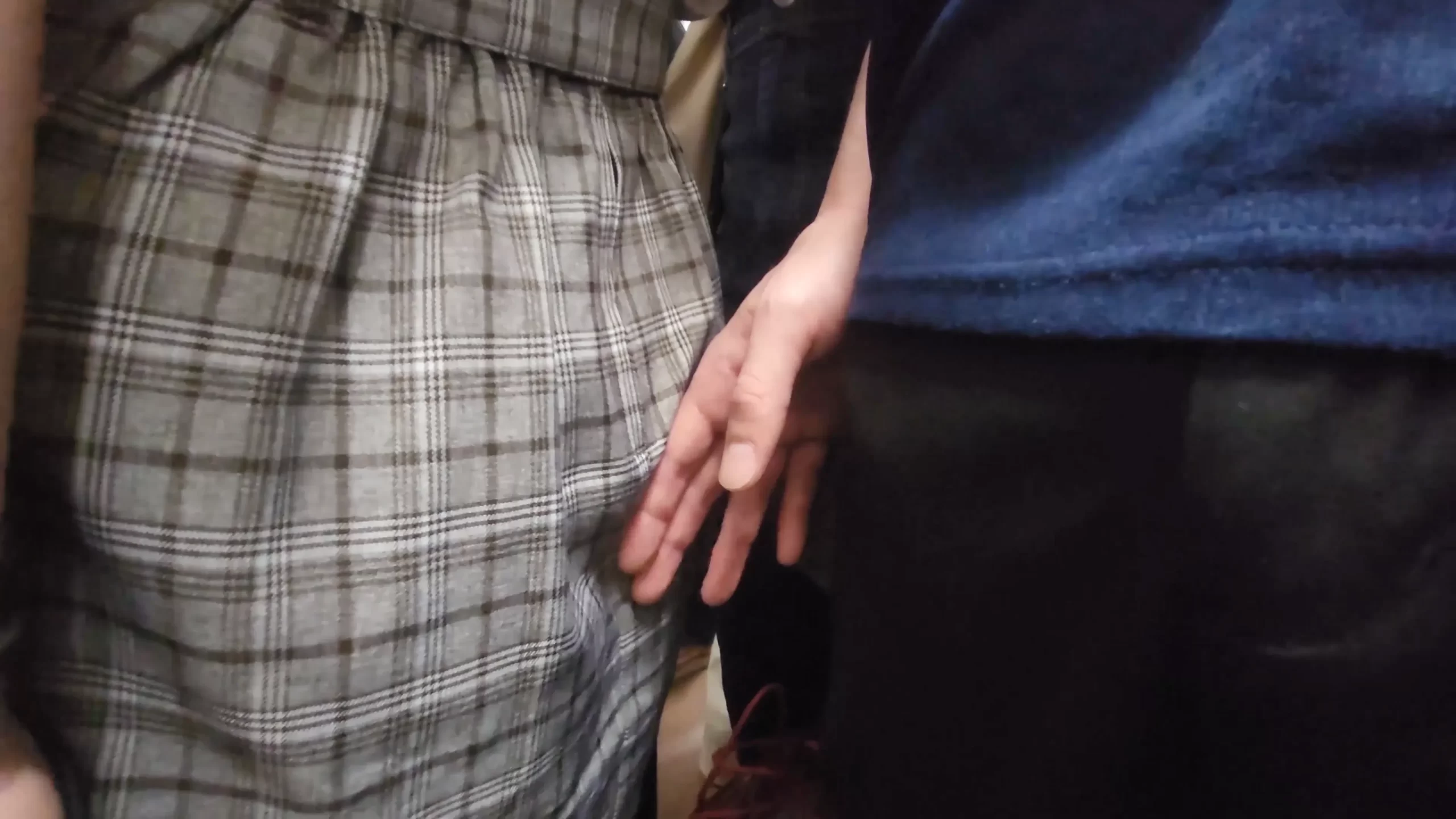 本物の痴漢ってこんな感じでせいぜい尻タッチが精いっぱいなんだよねｗ